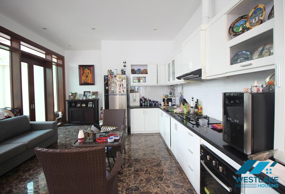 Spacious house with open living room and nice bathrooms to rent in Ciputra