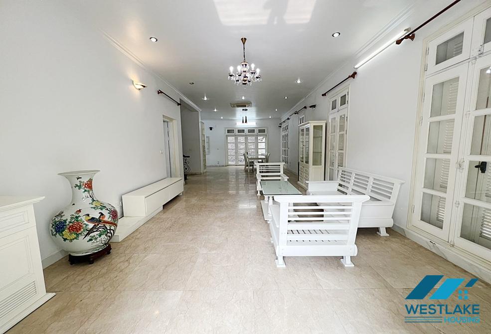 Cho thuê nhà đẹp có vườn tại Ciputra – Tây Hồ