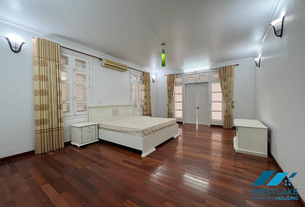 Cho thuê nhà đẹp có vườn tại Ciputra – Tây Hồ