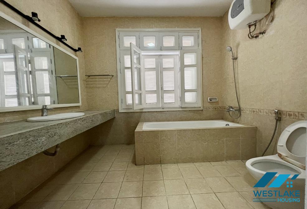 Cho thuê nhà đẹp có vườn tại Ciputra – Tây Hồ