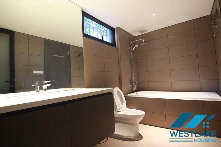 Cho Thuê Căn Hộ Sang Trọng Một Phòng Ngủ Có Sân Rộng  Đẹp Tại Quảng Khánh Tây Hồ, Hà Nội