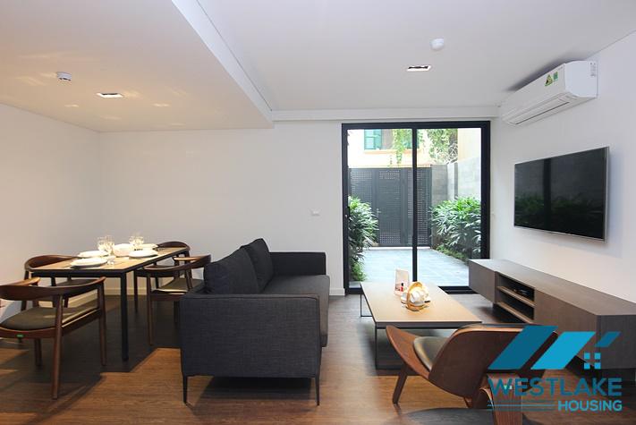 Cho Thuê Căn Hộ Sang Trọng Một Phòng Ngủ Có Sân Rộng  Đẹp Tại Quảng Khánh Tây Hồ, Hà Nội