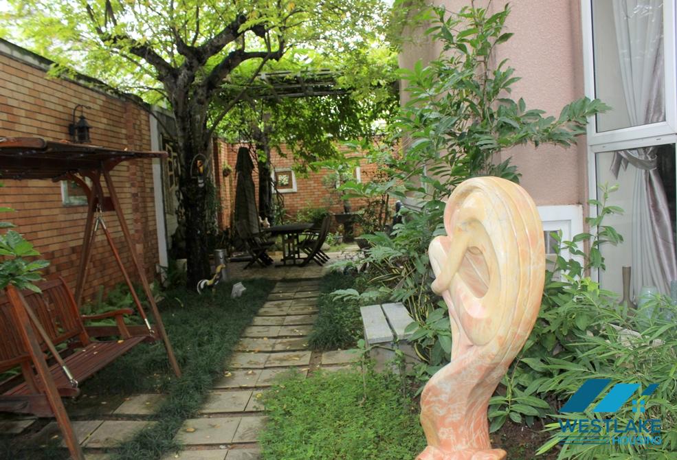 Cho thuê nhà phong cách hiện đại có hồ nhỏ trong vườn tại Ciputra, Tây Hồ.