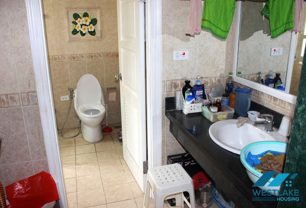 Cho thuê nhà phong cách hiện đại có hồ nhỏ trong vườn tại Ciputra, Tây Hồ.