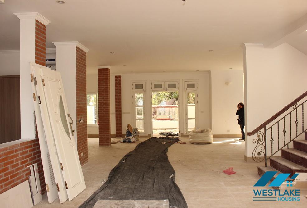 Cho thuê nhà đẹp, hiện đại tại khu đô thị Ciputra, Tây Hồ.