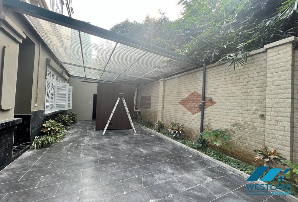 Cho thuê nhà không nội thất, sân vườn rộng tại Ciputra, Tây Hồ.