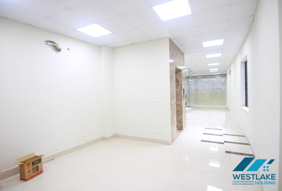 A newly office for rent in Au Co, Tay Ho, Ha Noi