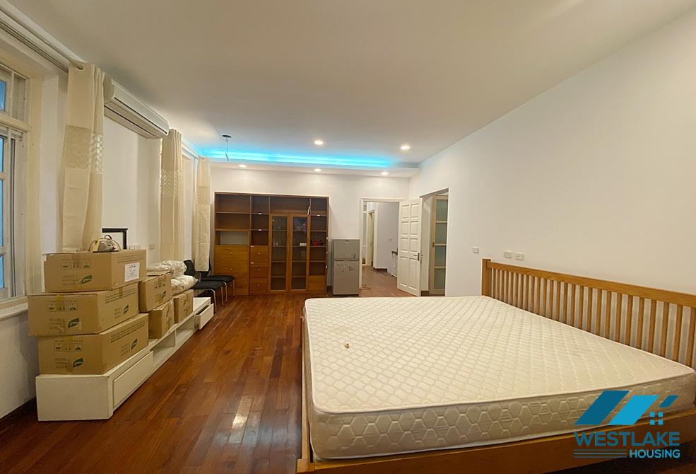 Cho thuê nhà đẹp 5 phòng ngủ tại khu T – Ciputra Hanoi.