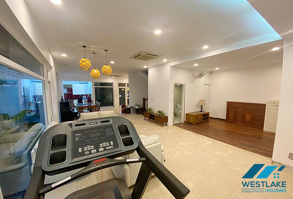 Cho thuê nhà đẹp 5 phòng ngủ tại khu T – Ciputra Hanoi.