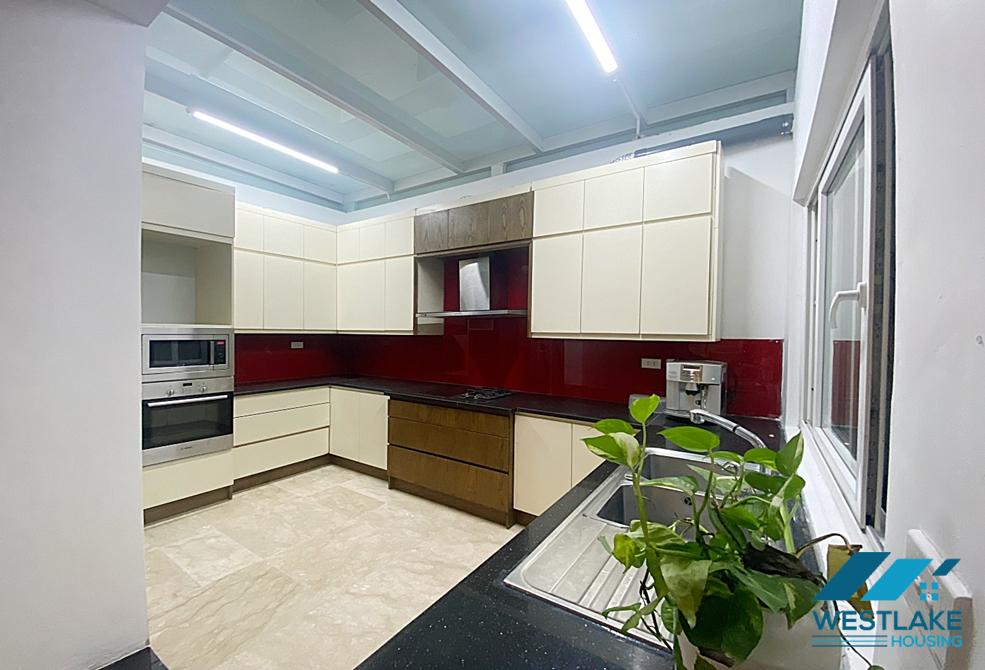 Cho thuê nhà đẹp 5 phòng ngủ tại khu T – Ciputra Hanoi.