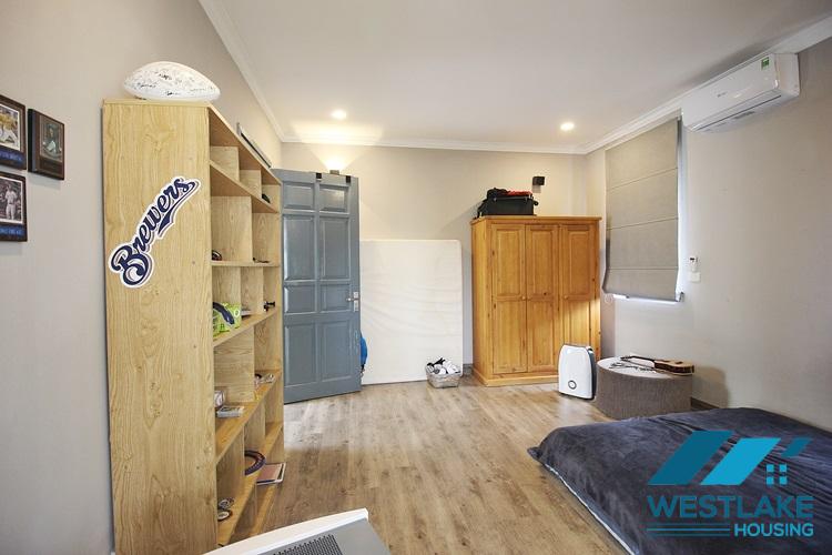 Cho thuê biệt thự 5 phòng ngủ sáng sủa và rộng rãi tại khu T, Ciputra, Hà Nội.