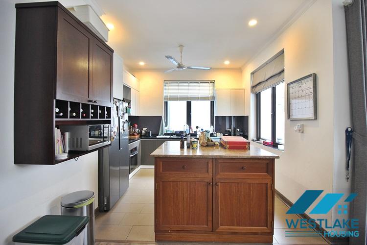 Cho thuê biệt thự 5 phòng ngủ sáng sủa và rộng rãi tại khu T, Ciputra, Hà Nội.