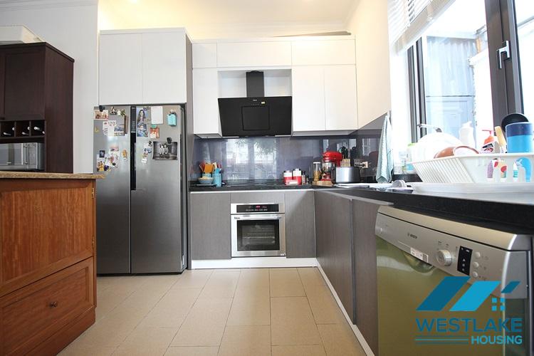 Cho thuê biệt thự 5 phòng ngủ sáng sủa và rộng rãi tại khu T, Ciputra, Hà Nội.