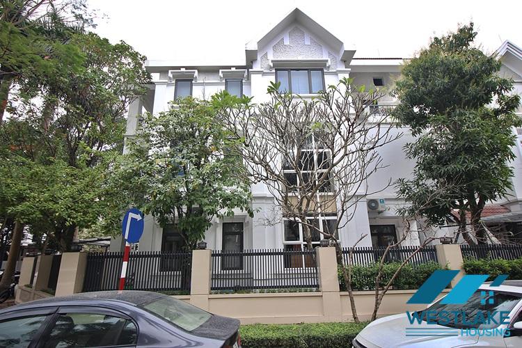 Cho thuê biệt thự 5 phòng ngủ sáng sủa và rộng rãi tại khu T, Ciputra, Hà Nội.