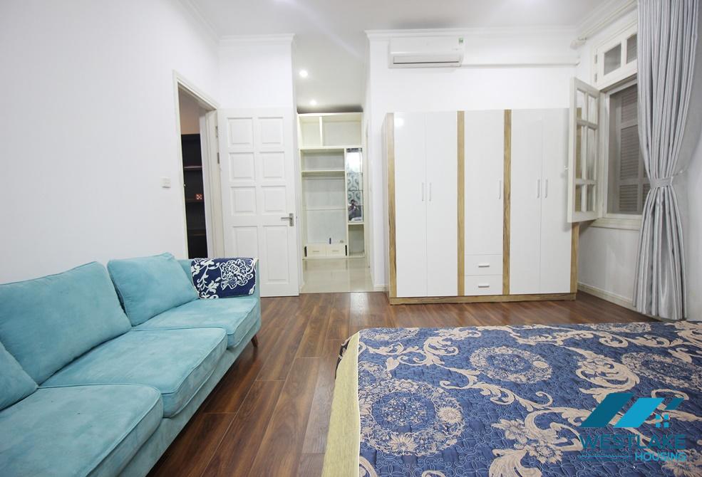 Cho thuê nhà 4 phòng ngủ đầy đủ nội thất tại Ciputra.