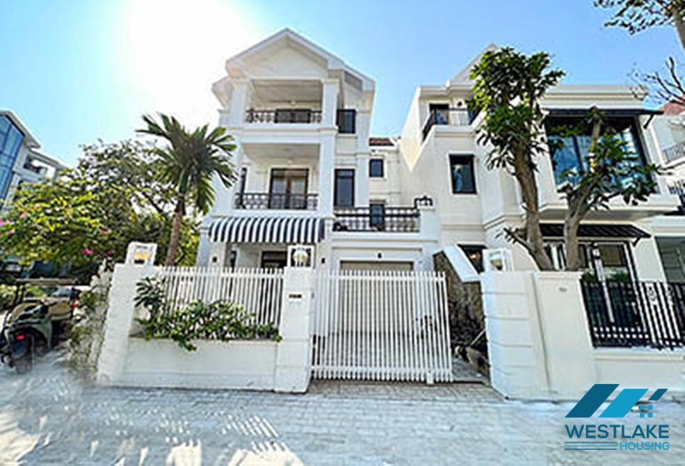 Cho thuê nhà góc rộng rãi tại khu T, Ciputra, Tây Hồ.