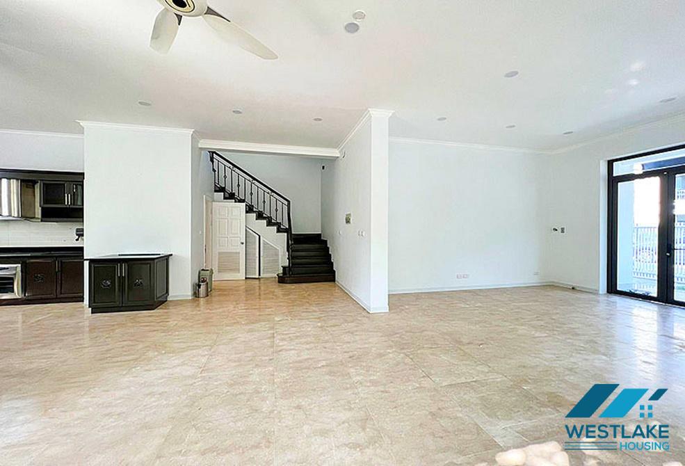 Cho thuê nhà góc rộng rãi tại khu T, Ciputra, Tây Hồ.