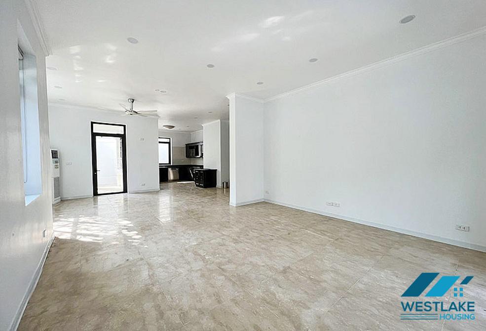 Cho thuê nhà góc rộng rãi tại khu T, Ciputra, Tây Hồ.