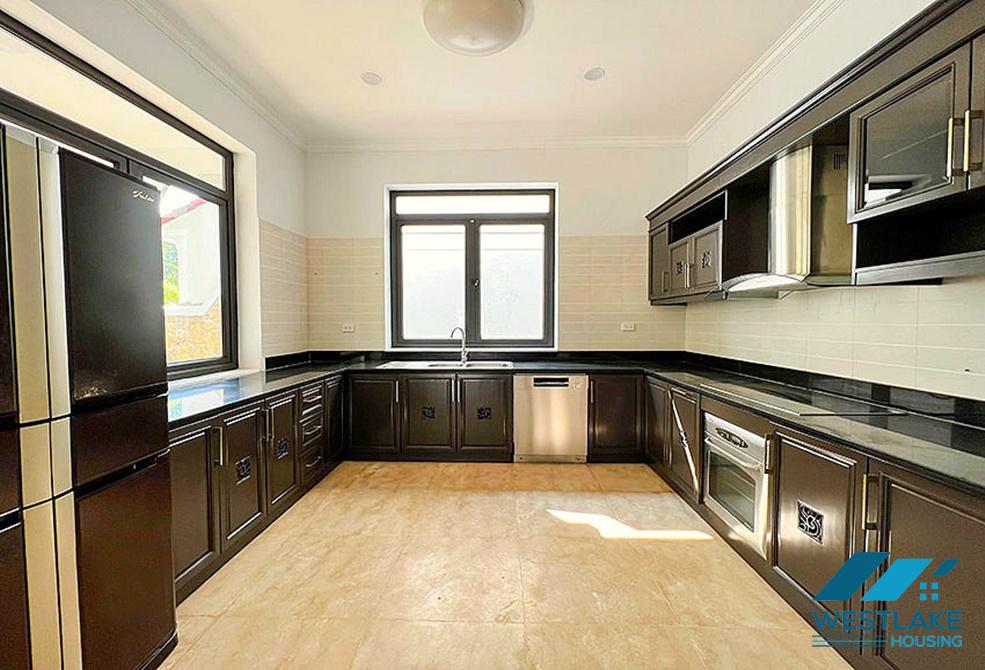 Cho thuê nhà góc rộng rãi tại khu T, Ciputra, Tây Hồ.