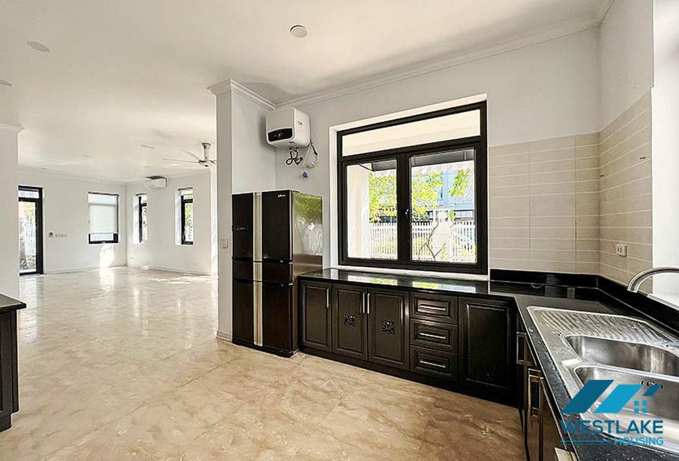 Cho thuê nhà góc rộng rãi tại khu T, Ciputra, Tây Hồ.