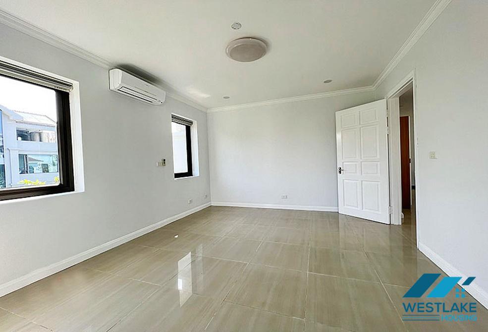 Cho thuê nhà góc rộng rãi tại khu T, Ciputra, Tây Hồ.