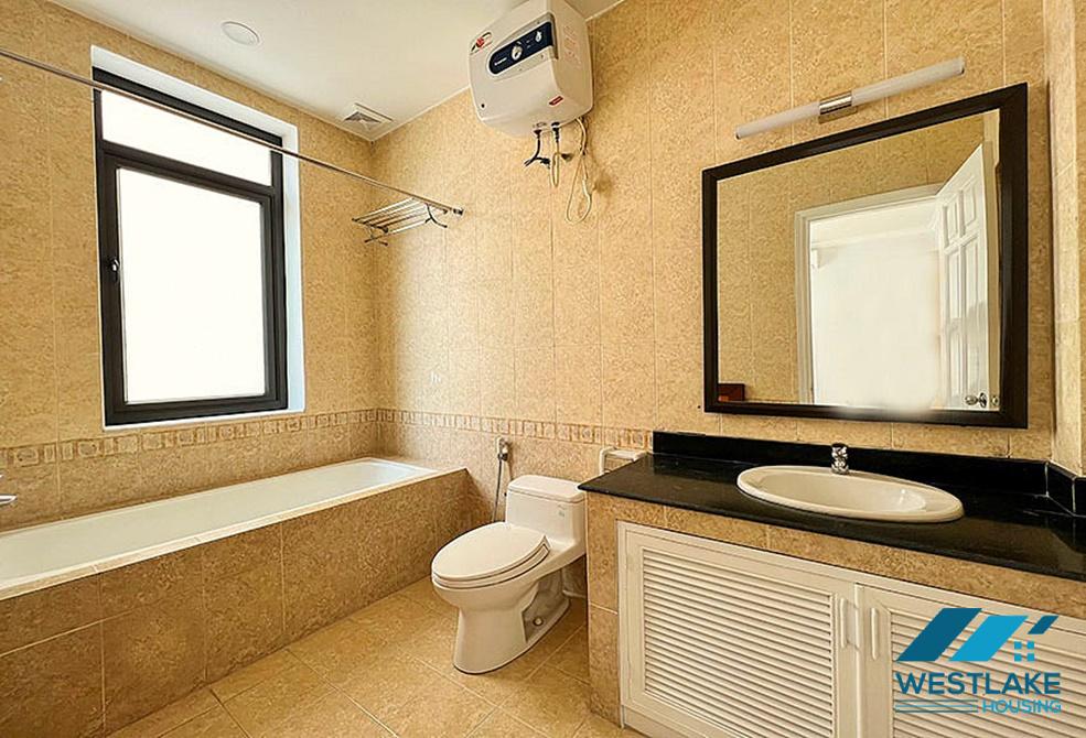 Cho thuê nhà góc rộng rãi tại khu T, Ciputra, Tây Hồ.