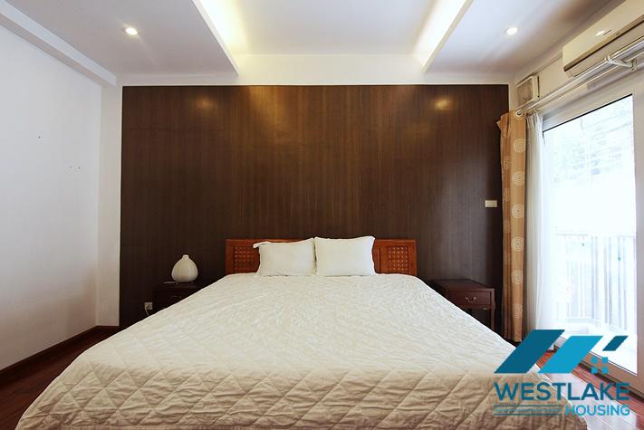 Cho Thuê Căn Hộ 2 Phòng Ngủ Rộng Thoáng Mát Trên Tầng Cao Của Tòa Nhà Tại Phố Trịnh Công Sơn Tây Hồ, Hà Nội.