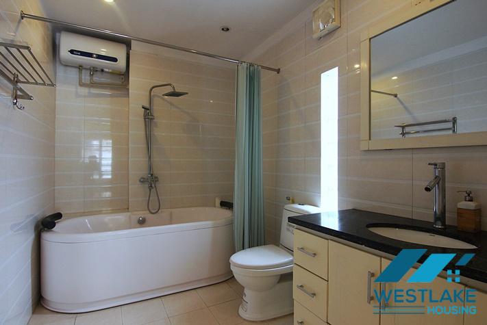 Cho Thuê Căn Hộ 2 Phòng Ngủ Rộng Thoáng Mát Trên Tầng Cao Của Tòa Nhà Tại Phố Trịnh Công Sơn Tây Hồ, Hà Nội.