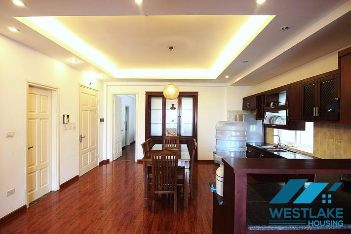 Cho Thuê Căn Hộ 2 Phòng Ngủ Rộng Thoáng Mát Trên Tầng Cao Của Tòa Nhà Tại Phố Trịnh Công Sơn Tây Hồ, Hà Nội.