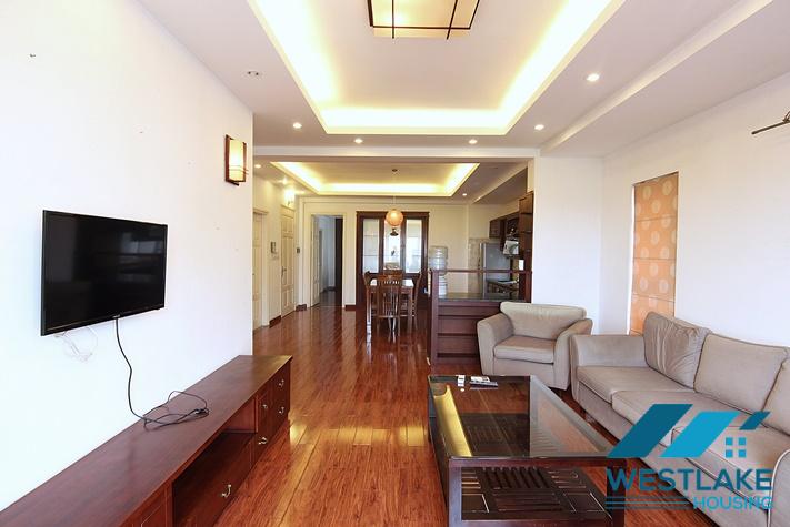 Cho Thuê Căn Hộ 2 Phòng Ngủ Rộng Thoáng Mát Trên Tầng Cao Của Tòa Nhà Tại Phố Trịnh Công Sơn Tây Hồ, Hà Nội.