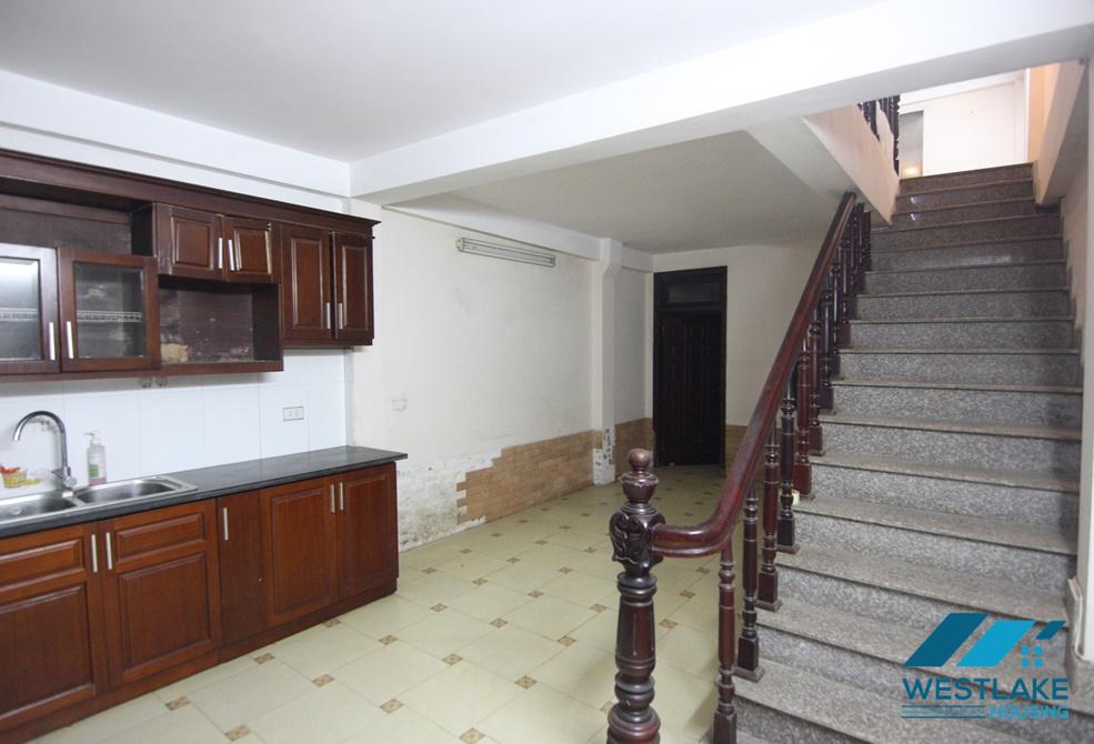 An unfurnished 5 bedroom house for rent in Tay Ho, Ha Noi An unfurnished 5 bedroom house for rent in Tay Ho, Ha Noi