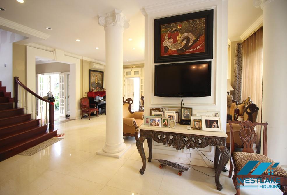 Cho thuê biệt thự độc lập xanh mát tại Ciputra, Tây Hồ, Hà Nội Cho thuê biệt thự độc lập xanh mát tại Ciputra, Tây Hồ, Hà Nội