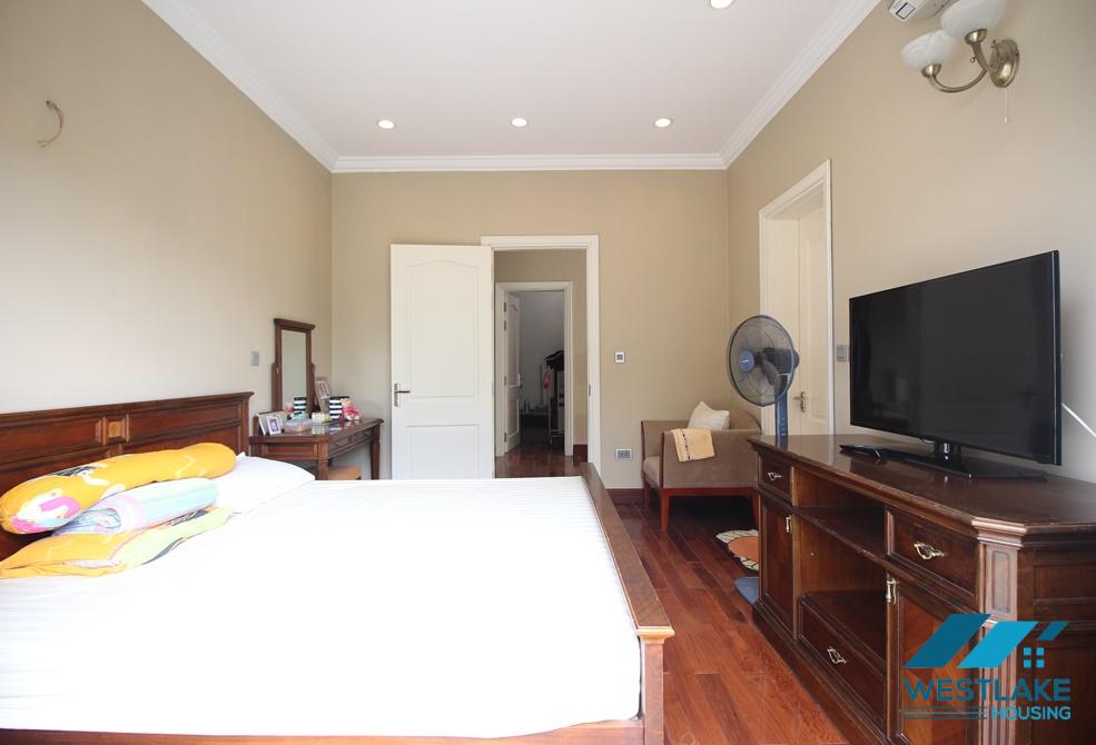 Cho thuê biệt thự độc lập xanh mát tại Ciputra, Tây Hồ, Hà Nội Cho thuê biệt thự độc lập xanh mát tại Ciputra, Tây Hồ, Hà Nội