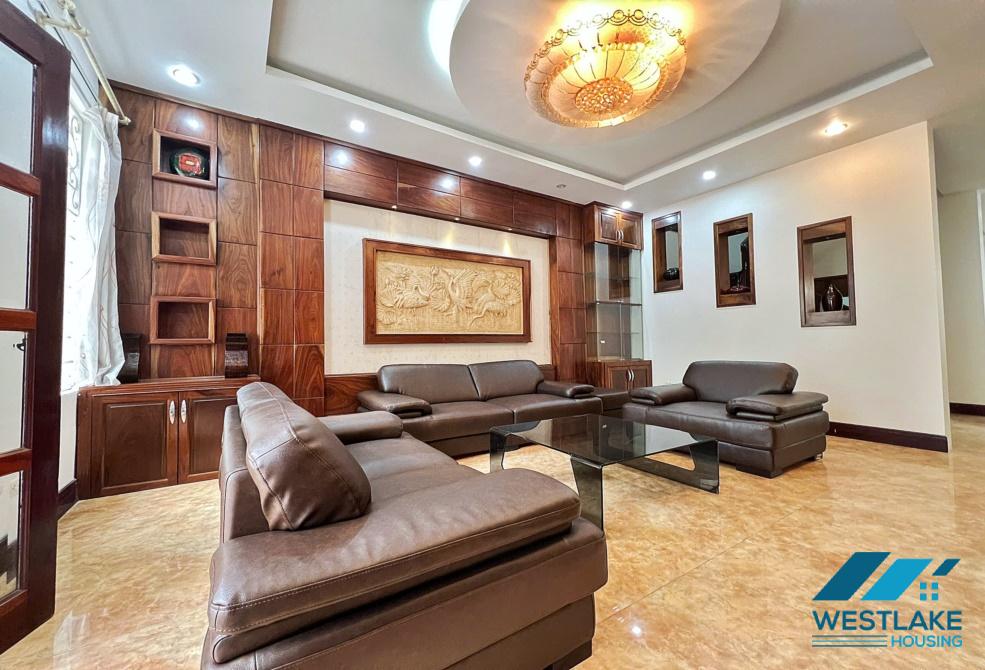 Cho thuê nhà đẹp có sân vườn rộng tại khu T, Ciputra, Tây Hồ, Hà Nội