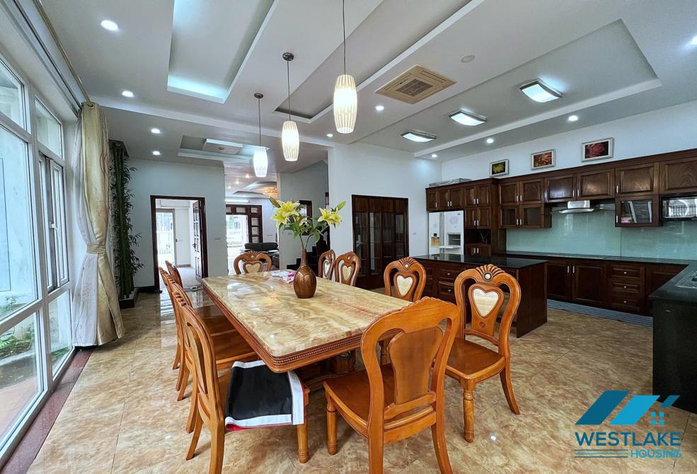 Cho thuê nhà đẹp có sân vườn rộng tại khu T, Ciputra, Tây Hồ, Hà Nội