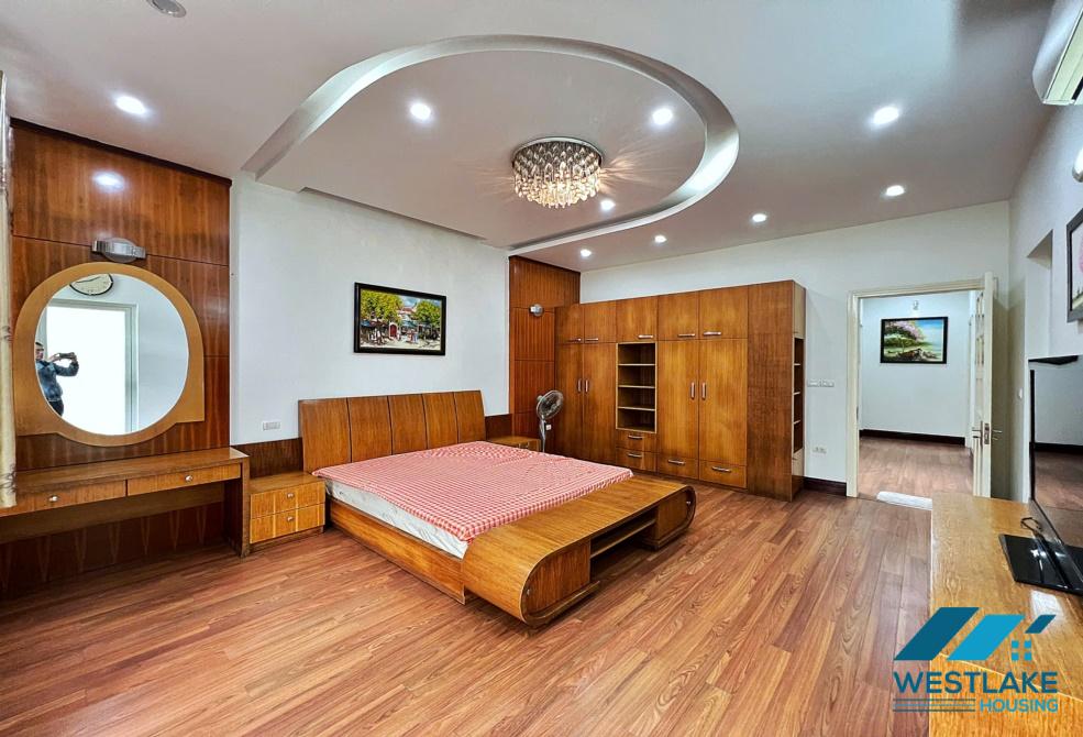 Cho thuê nhà đẹp có sân vườn rộng tại khu T, Ciputra, Tây Hồ, Hà Nội