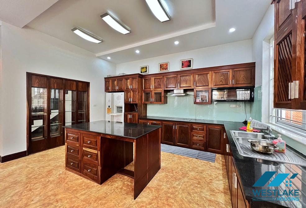 Cho thuê nhà đẹp có sân vườn rộng tại khu T, Ciputra, Tây Hồ, Hà Nội