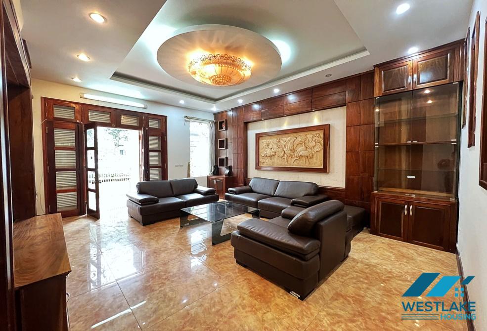 Cho thuê nhà đẹp có sân vườn rộng tại khu T, Ciputra, Tây Hồ, Hà Nội