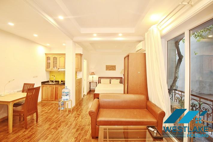Spacious studio apartment for rent at an affordable price on Vu Mien Street, Tay Ho, Hanoi.