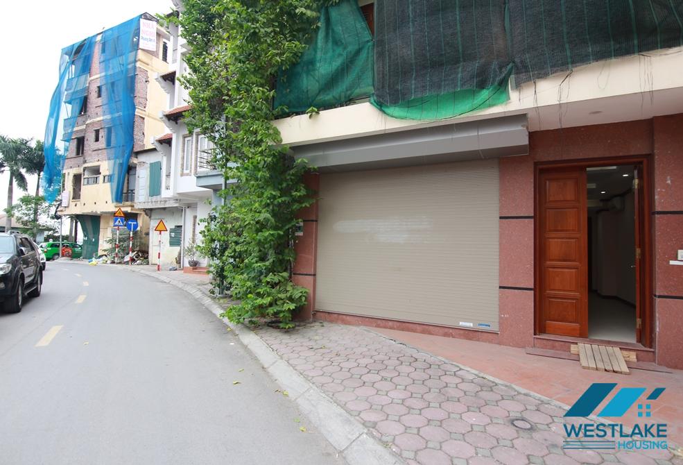 Office for rent with 50 sqm for rent in Tay Ho, Hanoi