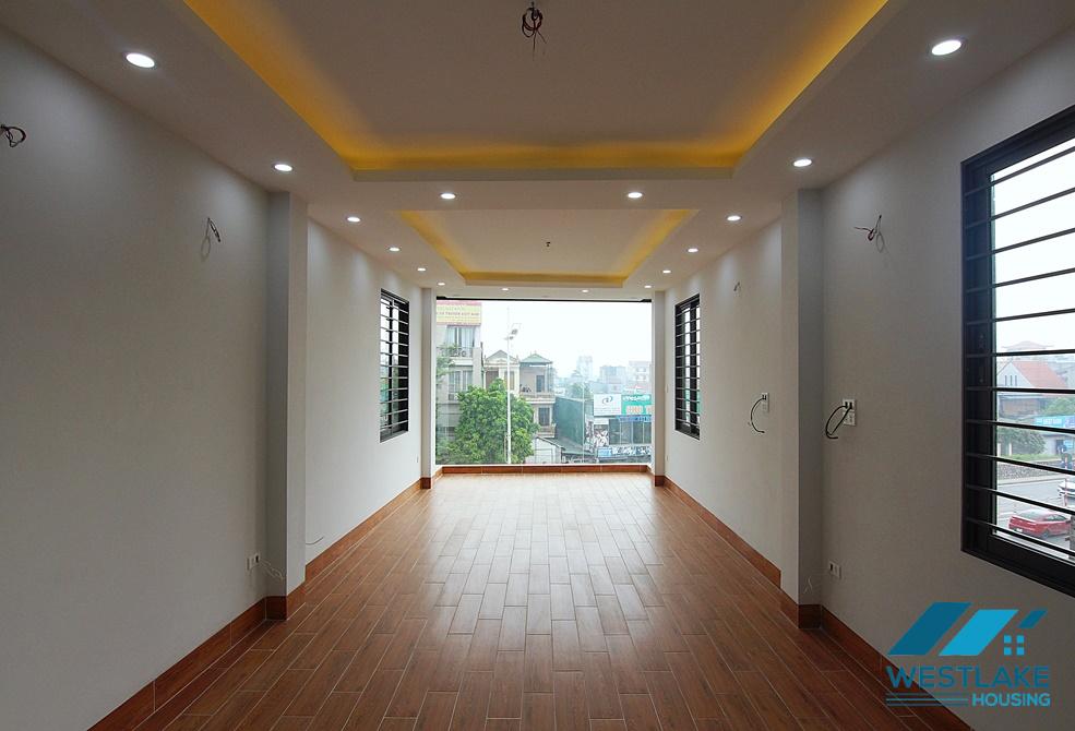 A new 5 floor office building for rent in Au Co, Tay ho