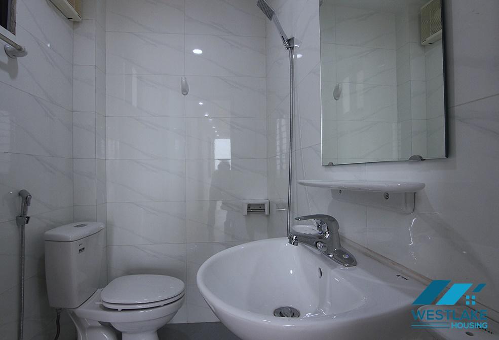 A new 5 floor office building for rent in Au Co, Tay ho