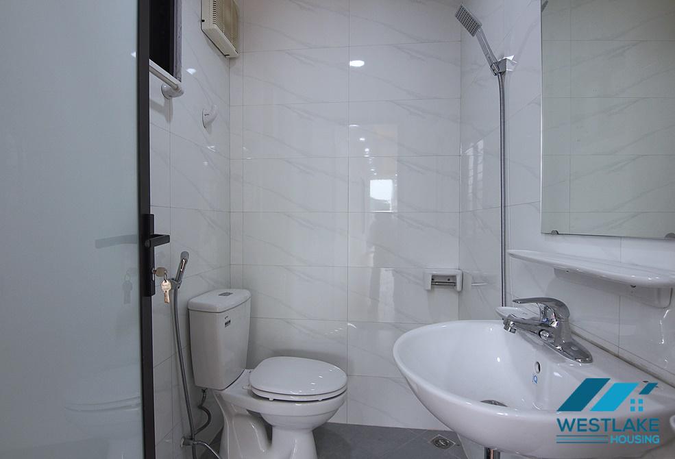 A new 5 floor office building for rent in Au Co, Tay ho