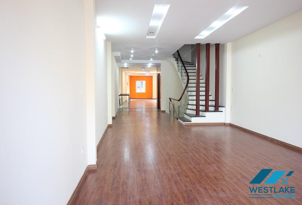 A large 5 storey house for rent in Au Co, Tay Ho A large 5 storey house for rent in Au Co, Tay Ho