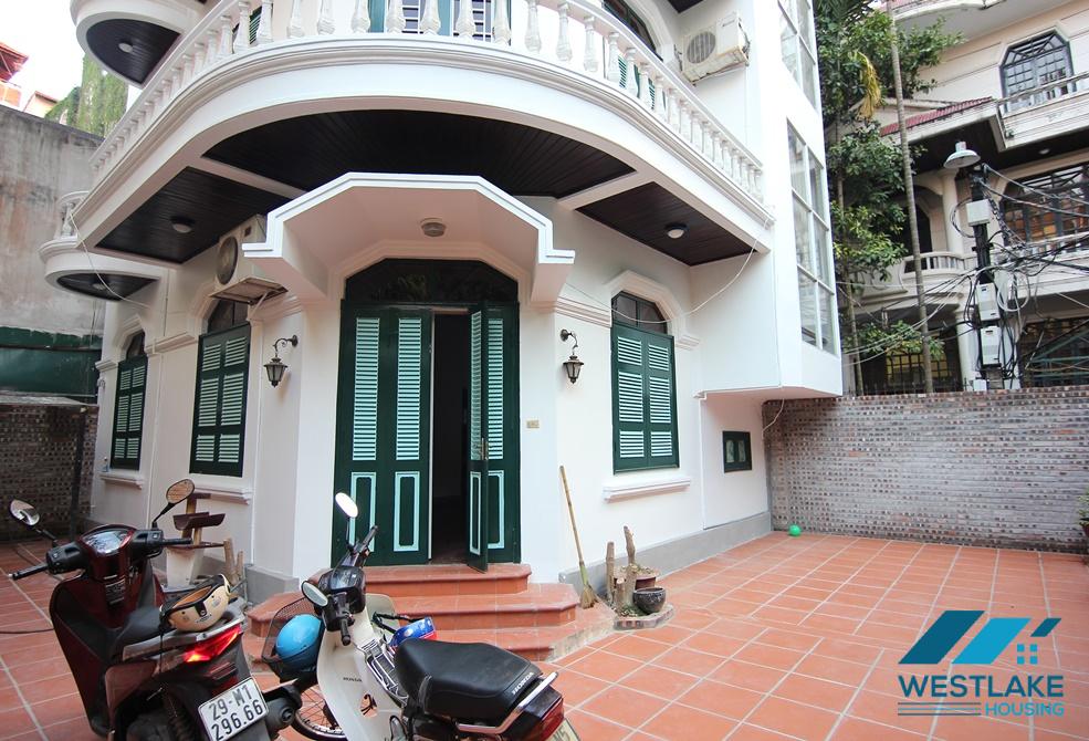 Beautiful house with 3 bedrooms for rent in Tay Ho, Ha Noi Beautiful house with 3 bedrooms for rent in Tay Ho, Ha Noi