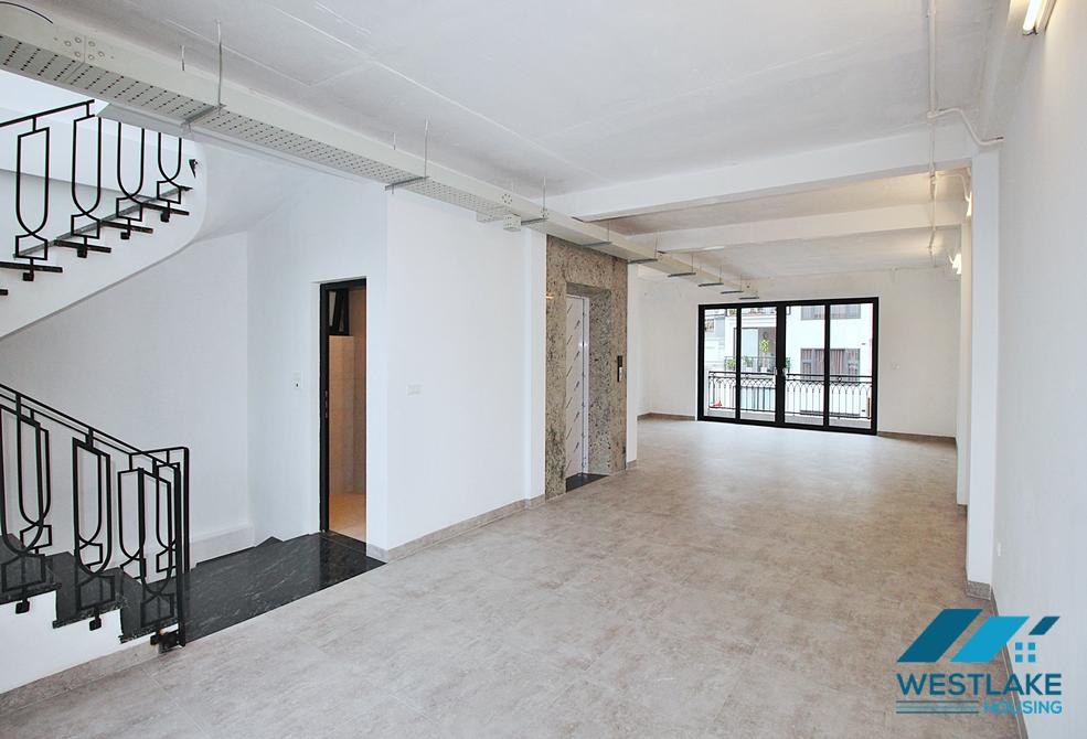 Renovated house for rent to make an office or restaurant in Tay Ho, Ha Noi
