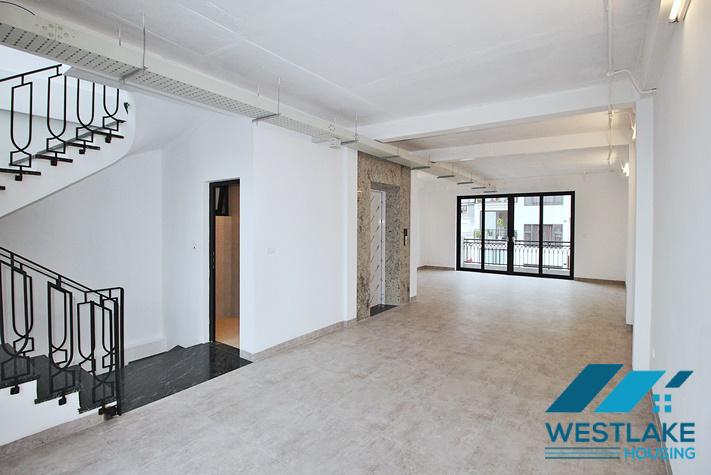 Cho Thuê Nhà Mới Được Cải Tạo Lại Để Làm Văn Phòng Hoặc Nhà Hàng Tại Tây Hồ, Hà Nội.