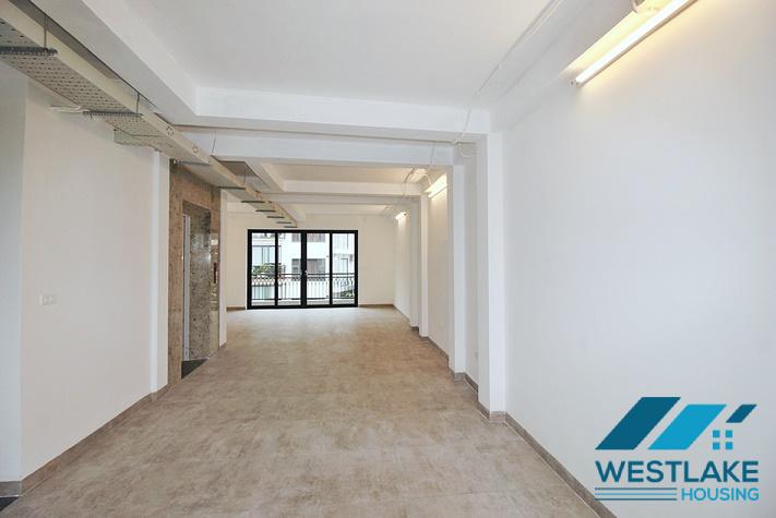 Cho Thuê Nhà Mới Được Cải Tạo Lại Để Làm Văn Phòng Hoặc Nhà Hàng Tại Tây Hồ, Hà Nội.