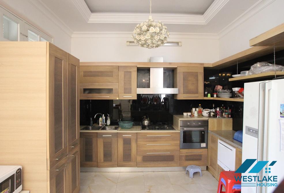 Nhà đẹp, đầy đủ nội thất cho thuê tại Ciputra, Tây Hồ, Hà Nội.