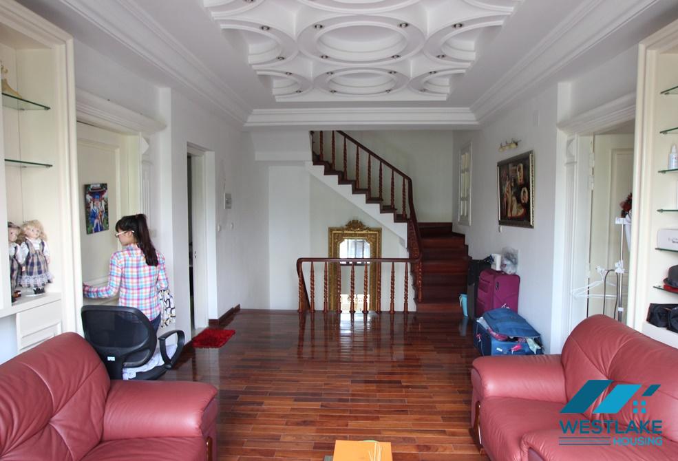 Nhà đẹp, đầy đủ nội thất cho thuê tại Ciputra, Tây Hồ, Hà Nội.